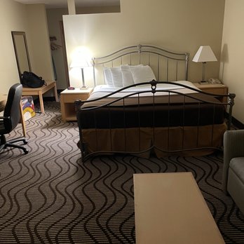 Waterbird Inn - Spacious room. You can see a sliver of the couch there. - Hotels Near Me - Chesterton, Indiana Waterbird Inn - Spacious room. You can see a sliver of the couch there. - Hotels Near Me - Chesterton, Indiana