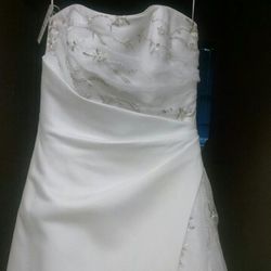 Consignment wedding gown