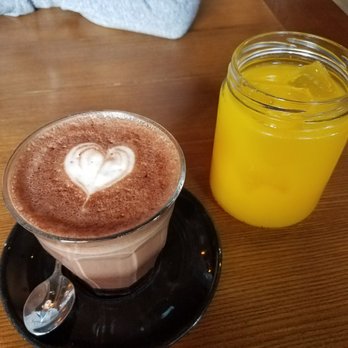 Zenith - Brunch & Cocktails - Hot chocolate and orange juice  [with no pulp :-(] - Breakfast & Brunch Near Me - Porto, 13