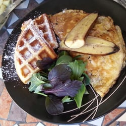 Cafe Rhythm - Omelette, $16.50  W mozzarella cheese, ham, tomato, mushroom. Flavoursome and well presented!