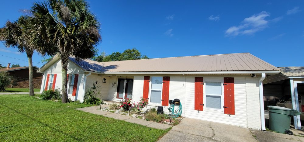 Slide of The Roof Company of NWFL