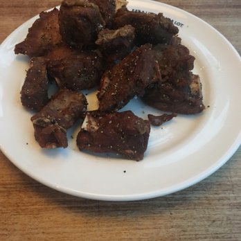 Earls Kitchen + Bar - Canadian (New) Near Me - Vancouver, British Columbia