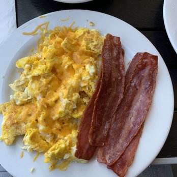 Bea Bea's - Scrambled eggs and turkey bacon - Coffee & Tea Near Me - Burbank, California Bea Bea's - Scrambled eggs and turkey bacon - Coffee & Tea Near Me - Burbank, California
