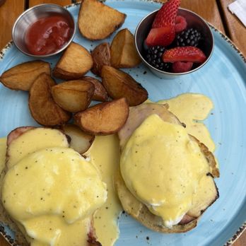 WeHo Bistro - Eggs Benedict - French Near Me - West Hollywood, California WeHo Bistro - Eggs Benedict - French Near Me - West Hollywood, California