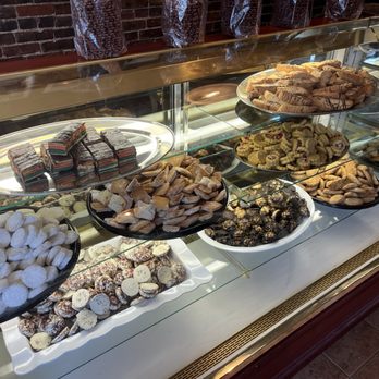 Alvaro Bread and Pastry Shoppe - Cookie case - Italian Near Me - Harrisburg, Pennsylvania Alvaro Bread and Pastry Shoppe - Cookie case - Italian Near Me - Harrisburg, Pennsylvania