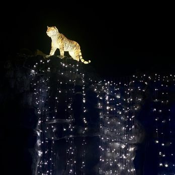 LA Zoo Lights - Larger than life displays!! - Zoos Near Me - Los Angeles, California LA Zoo Lights - Larger than life displays!! - Zoos Near Me - Los Angeles, California