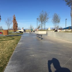 Caldwell Skatepark - A couple flat rails