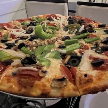 Ventura's Italian Kitchen & Wine Bar - Pizza with the works! Amazing!! - Italian Near Me - Longboat Key, Florida Ventura's Italian Kitchen & Wine Bar - Pizza with the works! Amazing!! - Italian Near Me - Longboat Key, Florida