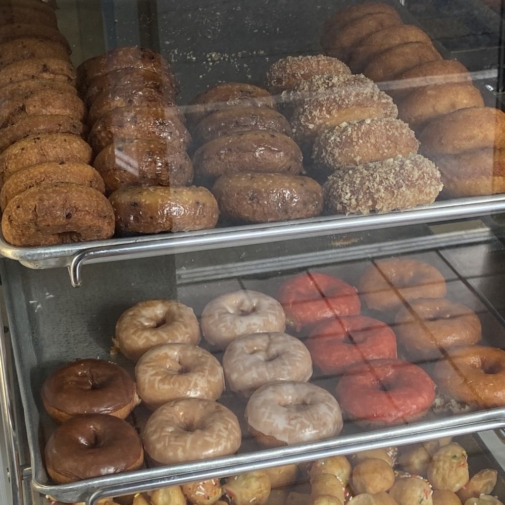 Donut Den - Donuts Near Me - Torrance, California