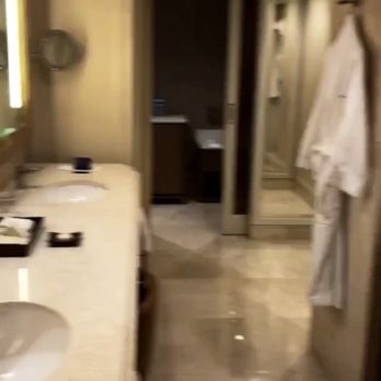 Dusit Thani Manila - Hotels Near Me - Makati, NCR