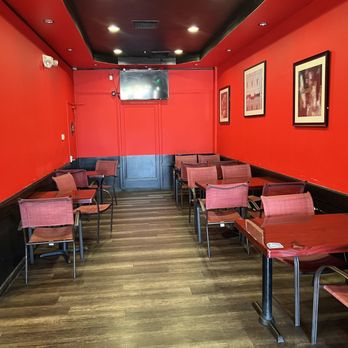 Al's Hot Chicken - Seating area - Chicken Shop Near Me - Los Angeles, California