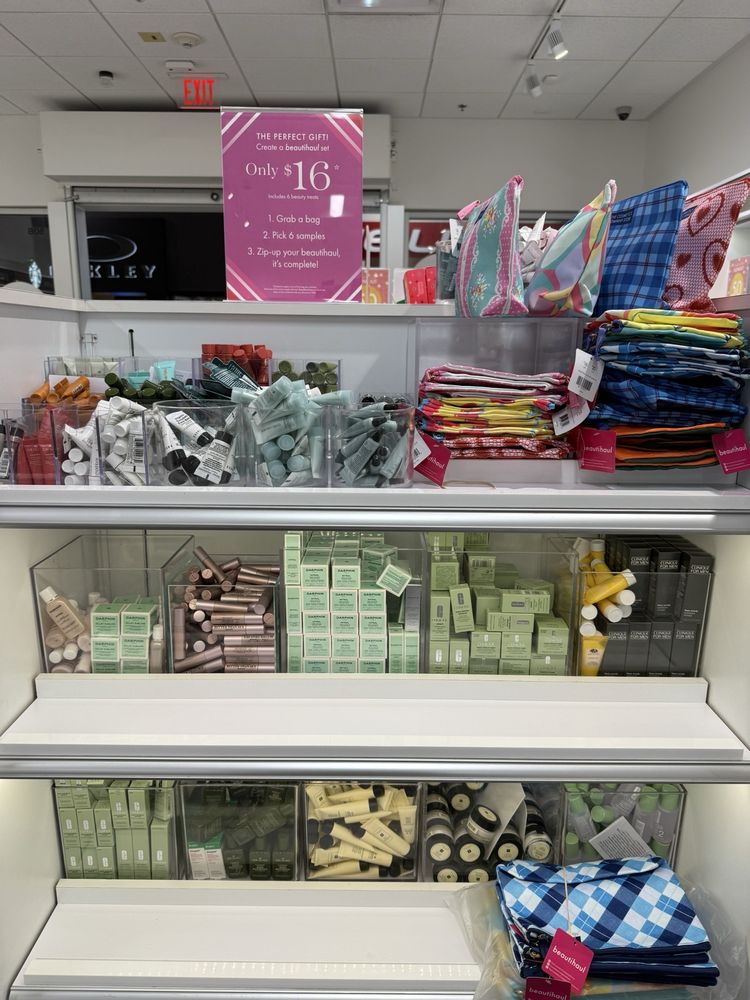 The Cosmetics Company Store Logo