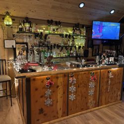 Pine Wood Grille - Bar area