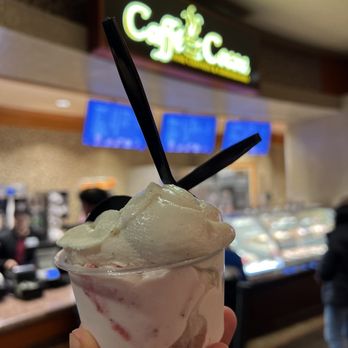 Caffe Cocoa - Double Scoop Strawberry and Vanilla Gelato - Coffee & Tea Near Me - Temecula, California