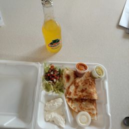 OMG YUMMMMM, CHICKEN QUESADILLQLA AND JARRITO!! GET THE LINE JARRITO.....IT'S SOOOOOOK GOOD!!! OMG YUMMMMM, CHICKEN QUESADILLQLA AND JARRITO!! GET THE LINE JARRITO.....IT'S SOOOOOOK GOOD!!!