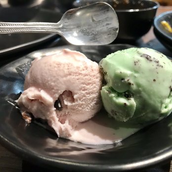 Mo Mo Paradise - Black cherry and mint chocolate - Japanese Near Me - Arcadia, California