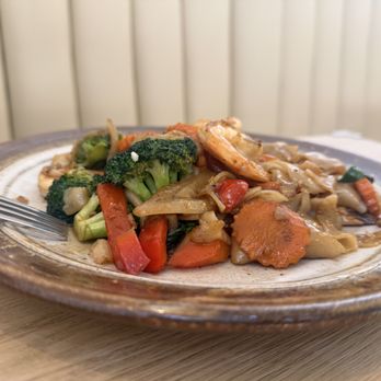 Nua Thai Cuisine - Drunken noodle with shrimp - Thai Near Me - Roseville, California Nua Thai Cuisine - Drunken noodle with shrimp - Thai Near Me - Roseville, California