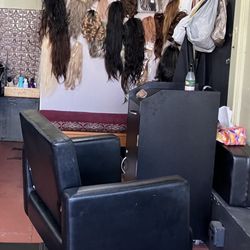 Good Hair Day - Wig wall