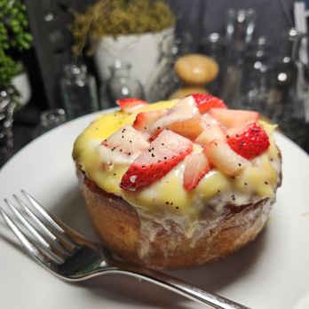 Kinnamons - 11/30/2023 - Strawberry Lemon Curd - Desserts Near Me - Beaverton, Oregon Kinnamons - 11/30/2023 - Strawberry Lemon Curd - Desserts Near Me - Beaverton, Oregon
