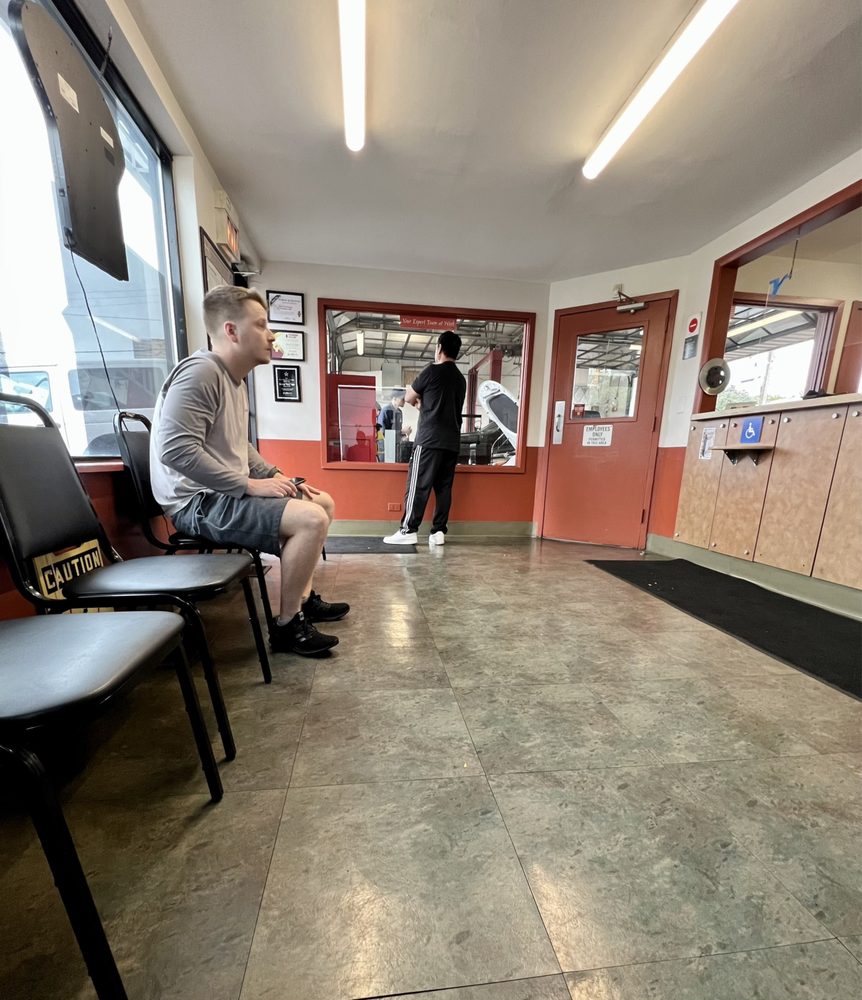 JIFFY LUBE Updated October 2024 15 Photos & 55 Reviews 7200 N