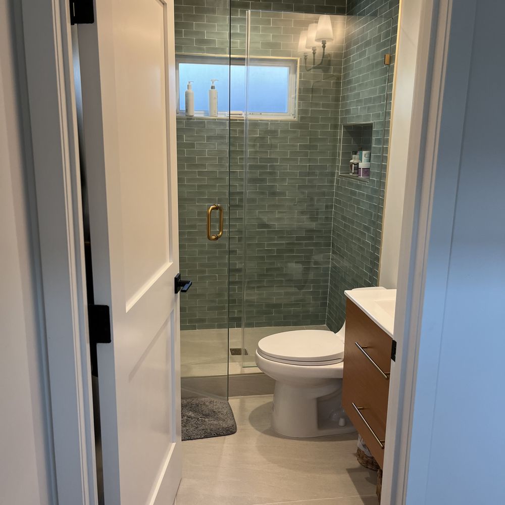 Dwell Homes - En suite bathroom (after) - General Contractors Near Me - Valley Village, California