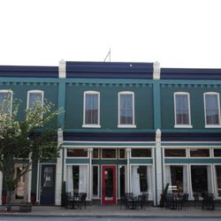 Trail Suites Inn - Front of building