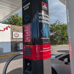 Petro Canada - Cool washer fluid dispenser