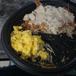 Eggs and gravy hash
