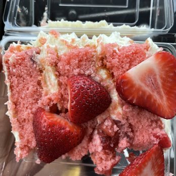 Cake Bar - Strawberry cake - Patisserie/Cake Shop Near Me - Dallas, Texas