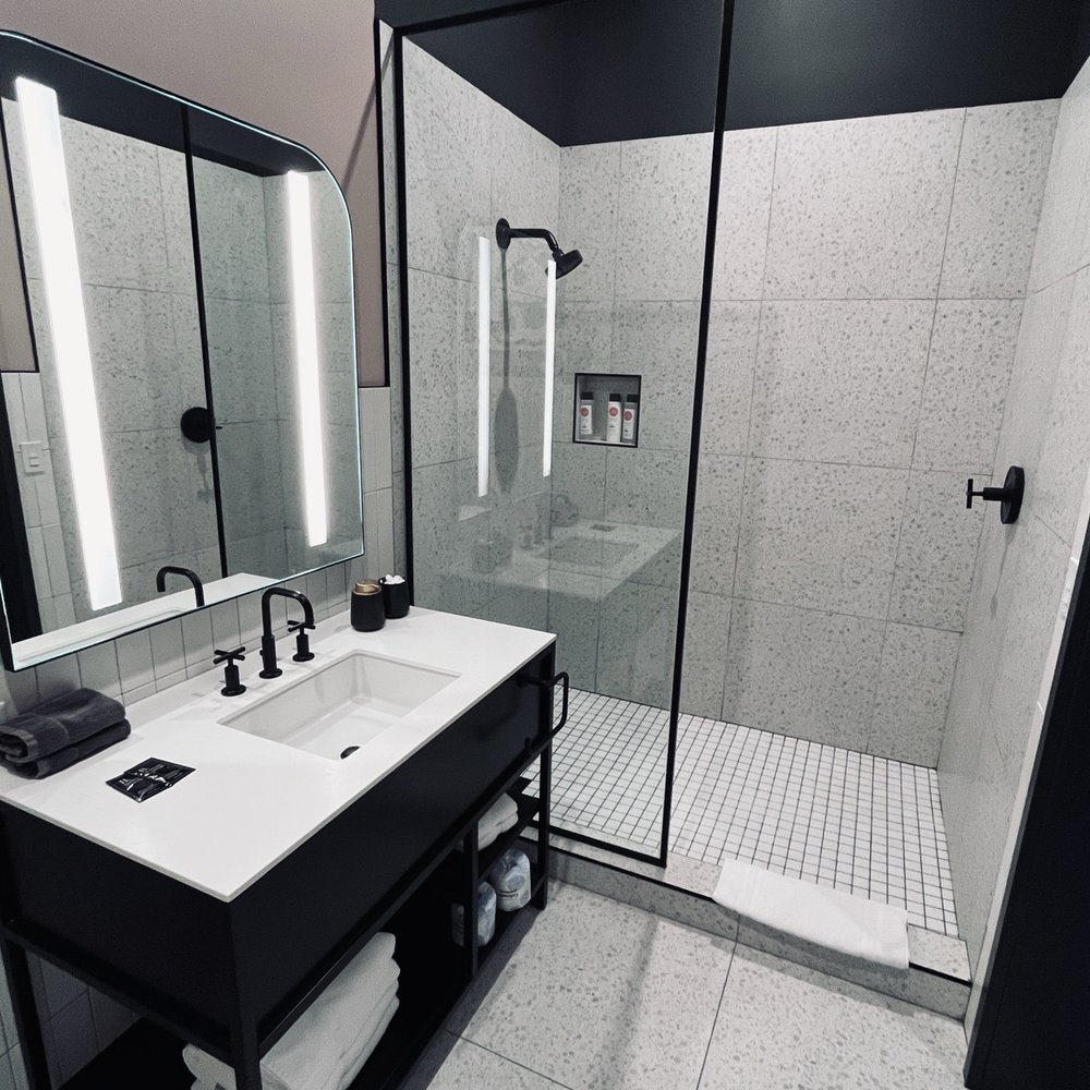 Kinn Guesthouse - Bath - Guest Houses Near Me - Milwaukee, Wisconsin Kinn Guesthouse - Bath - Guest Houses Near Me - Milwaukee, Wisconsin