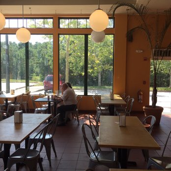Zoe's pizza - Dining area - Pizza Near Me - Mashpee, Massachusetts