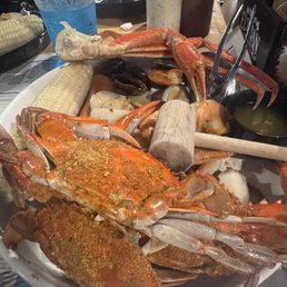 The Corolla Steam Pot + 3 blue crabs The Corolla Steam Pot + 3 blue crabs