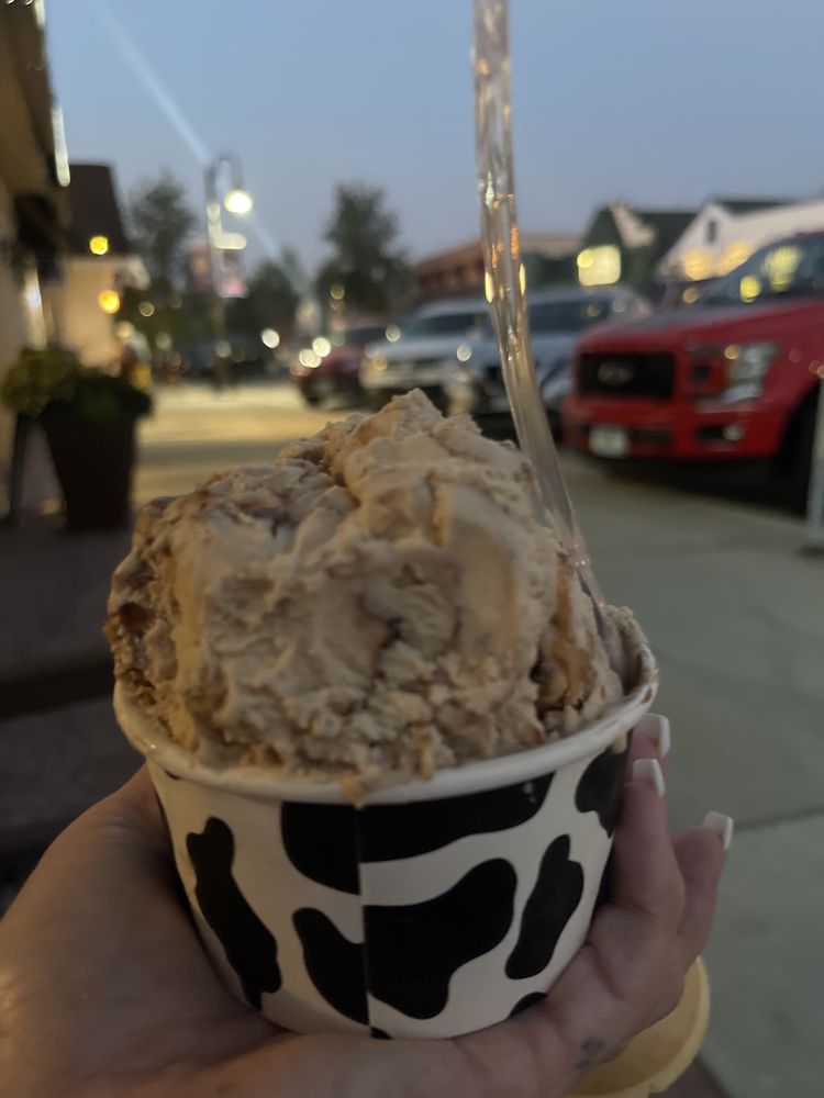 Lakeside Eats & Treats Logo