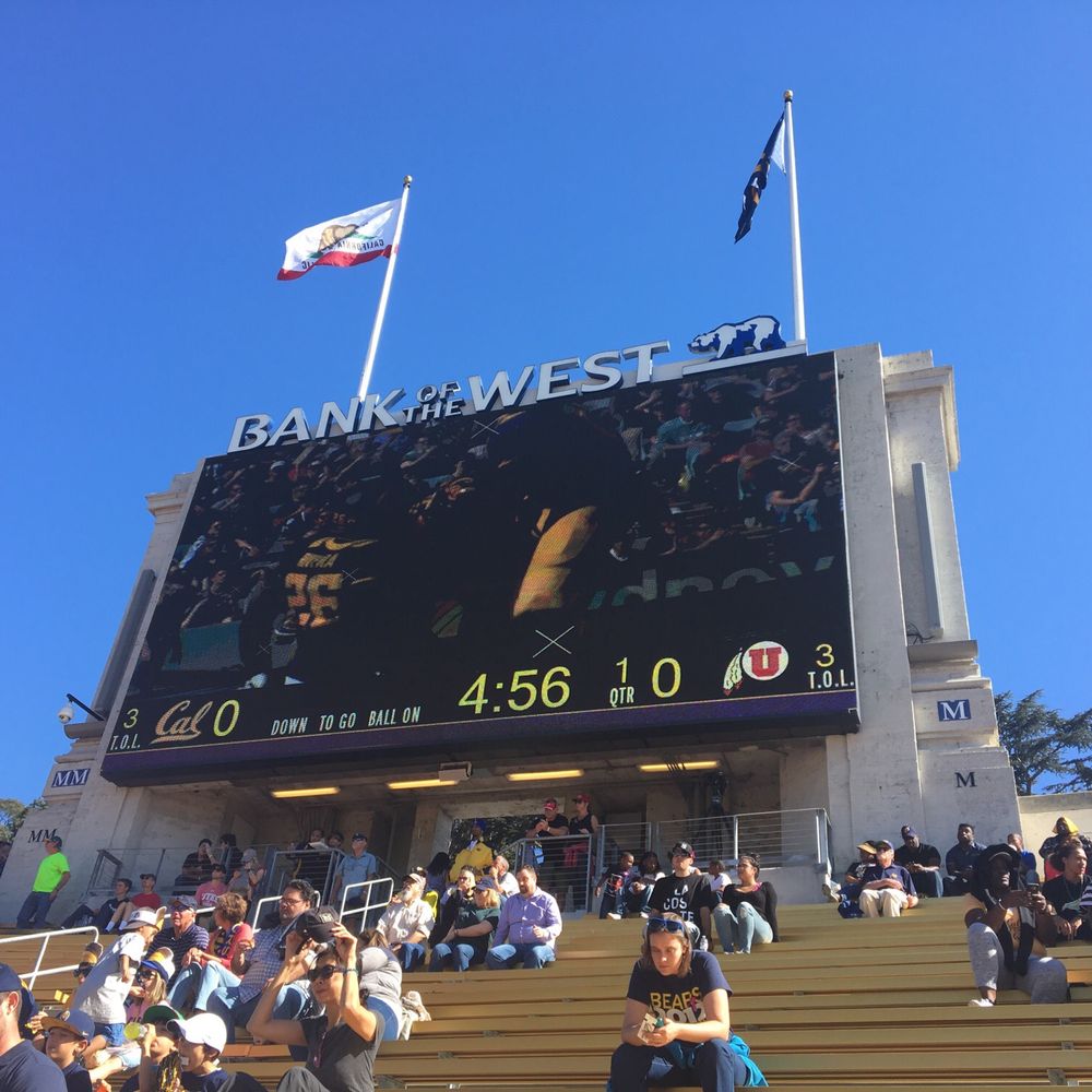 California Memorial Stadium - Cal Staduim with my fellow Yelpers! - Stadiums & Arenas Near Me - Berkeley, California California Memorial Stadium - Cal Staduim with my fellow Yelpers! - Stadiums & Arenas Near Me - Berkeley, California