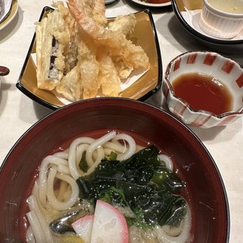 Kaiten Sushi Ginza Onodera Hawaii - Udon and tempura - Conveyor Belt Sushi Near Me - Honolulu, Hawaii
