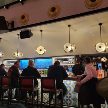 Hard Rock Cafe Lisboa - Small bar - American Near Me - Lisbon, 11