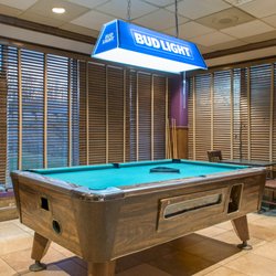 Humpty's Bar & Grill - Billiards