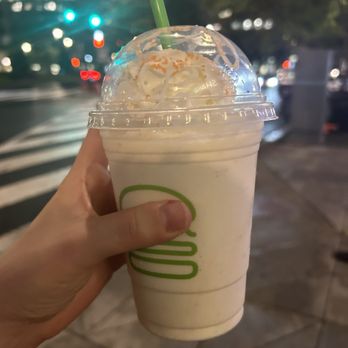 Shake Shack F Street - "Peach" milkshake - Burgers Near Me - Washington, DC, District of Columbia