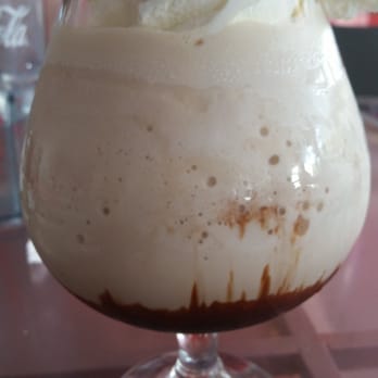 Big Pink - Mudslide - Pizza Near Me - Miami Beach, Florida