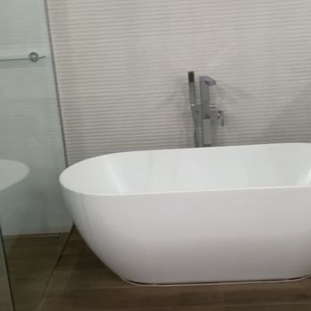 The New Inn - Bathtub, fit for two! - Hotels Near Me - Temecula, California