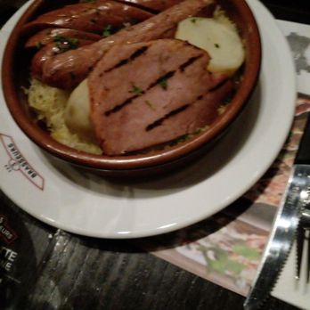 3 Brasseurs - Choucroute - Brewpubs Near Me - Laval, Quebec