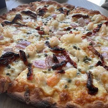 Coastline Brewing Company - Shrimp, sundried tomatoes, red onion pizza - Brewpubs Near Me - Westbrook, Connecticut
