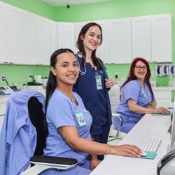 Clinica Familiar La Virgen de Guadalupe Fort Worth Gran Plaza - Nuestro equipo administrativo trabaja para que tu visita sea ágil y sin complicaciones, cuidando cada detalle de tu experienc...