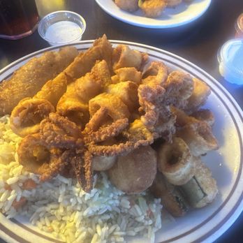 Barbara's Fishtrap - Barbaras Seafood Sampler - Seafood Near Me - Half Moon Bay, California