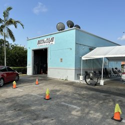 We Shine Car Wash - Facility