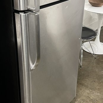 Mint House at the Reserve - Dirty beat up fridge - Hotels Near Me - Nashville, Tennessee Mint House at the Reserve - Dirty beat up fridge - Hotels Near Me - Nashville, Tennessee