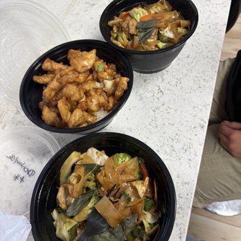 Baan Baan Thai Express - Drunken noodles and orange chicken - Thai Near Me - Camp Verde, Arizona