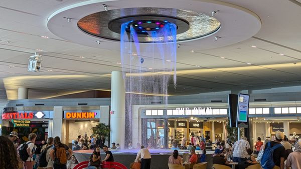 LaGuardia Airport/Terminal B by null