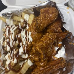 Boilers On Point - Hot wings with barbecue and ranch fries