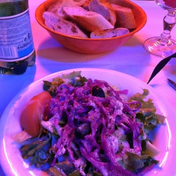 Loriana Pizzeria Grill - Salad and bread - Food Near Me - Rueil-Malmaison, 92 Loriana Pizzeria Grill - Salad and bread - Food Near Me - Rueil-Malmaison, 92